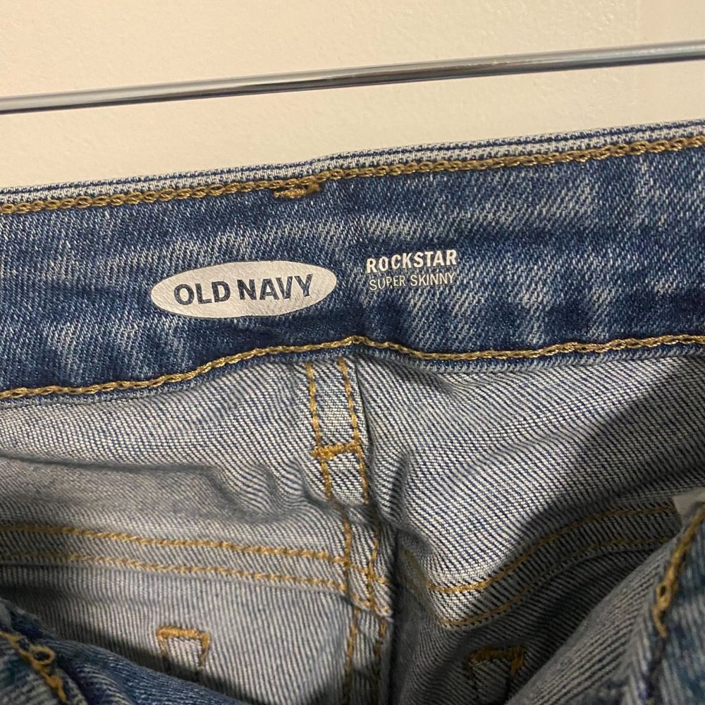 Old Navy Distressed Rockstar Super Skinny Jeans - Size 6‎ - Picture 5 of 8